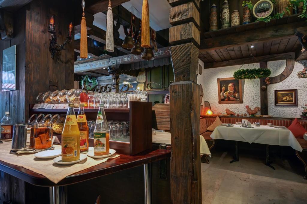 Hotel Zum Weissen Roessel Walldorf  Esterno foto