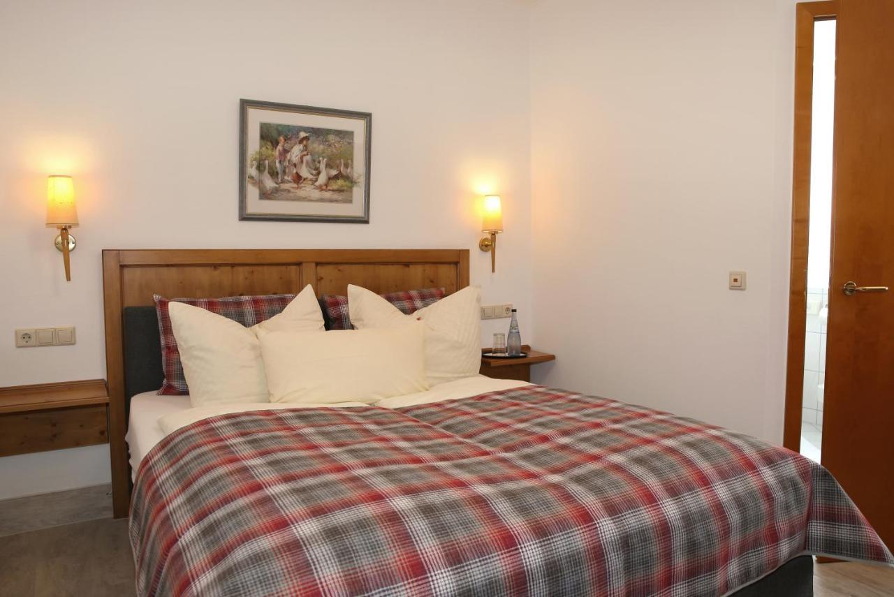 Hotel Zum Weissen Roessel Walldorf  Esterno foto