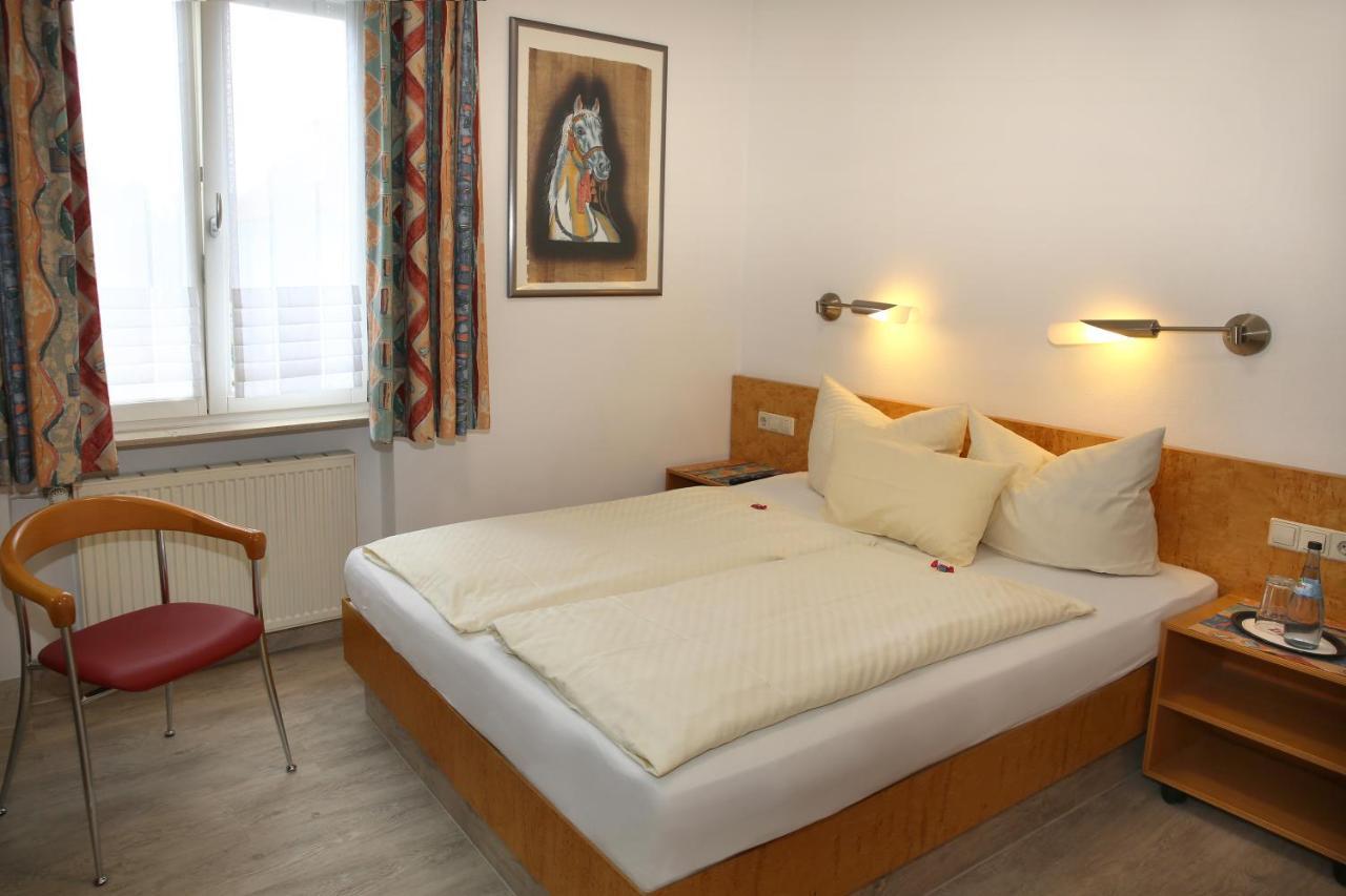 Hotel Zum Weissen Roessel Walldorf  Esterno foto