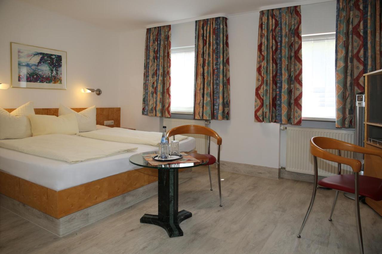Hotel Zum Weissen Roessel Walldorf  Esterno foto
