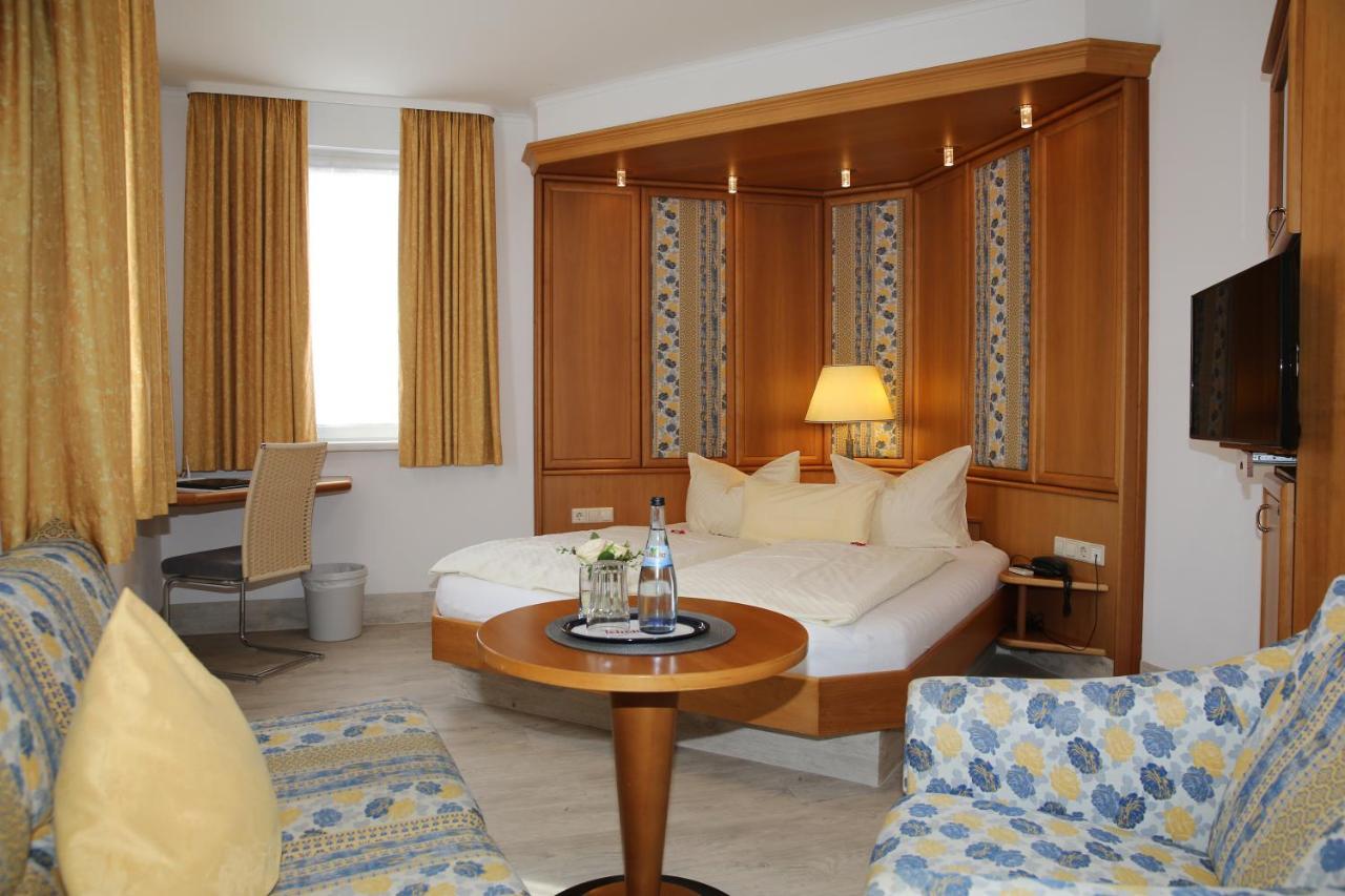 Hotel Zum Weissen Roessel Walldorf  Esterno foto