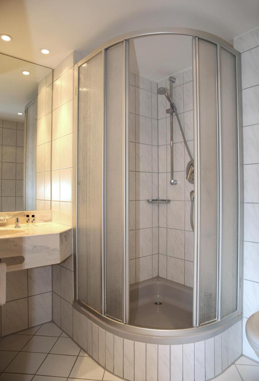 Hotel Zum Weissen Roessel Walldorf  Esterno foto